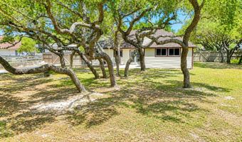 1402 S Saunders St, Aransas Pass, TX 78336