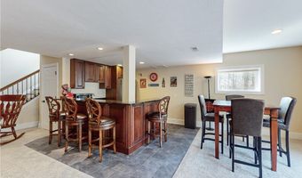 17420 Lookout Dr, Chagrin Falls, OH 44023