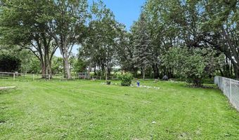 302 Westwinds Dr, Almont, MI 48003