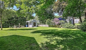 9 Roberta Dr, Barrington, RI 02806