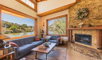 2106 Lakeshore Dr, Agoura Hills, CA 91301