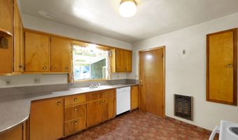 1331 G St, Springfield, OR 97477