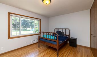 991 Cortland Dr, Apple Valley, MN 55124