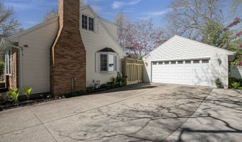 2207 S GLADYS Ave, Appleton, WI 54915