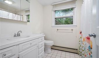325 Shady Hill Dr, East Greenwich, RI 02818