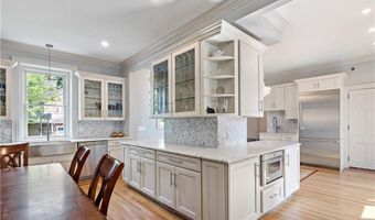 32 Lorraine St, Barrington, RI 02806