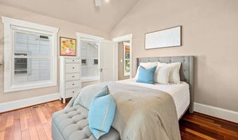 132 S GARFIELD St, Arlington, VA 22204