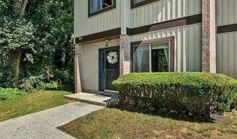 132 Point Of Woods Dr, Albany, NY 12203
