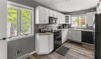 146 Woodcrest Dr, Amherst, NY 14226