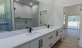 2 Scotch Broom Pl, Bella Vista, AR 72715