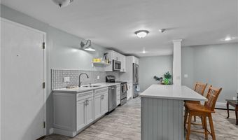 66 Girard Ave 114, Newport, RI 02840