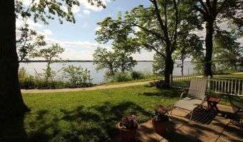 162 Pillsbury Pt, Arnolds Park, IA 51331