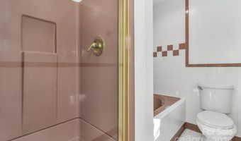 111 Hidden Pond Ln, Asheville, NC 28804