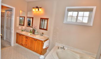 4 Symphony Ave, Bayville, NJ 08721