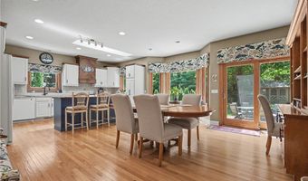 1250 Woodsview Dr, Akron, OH 44313