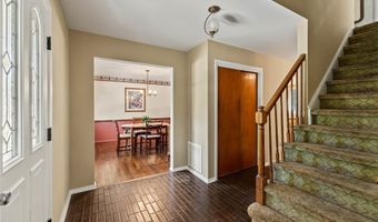 5 Daisy Ct, Airmont, NY 10901