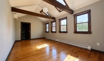 77 N High St, Clinton, CT 06413