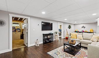 816 Riverside Dr, Augusta, ME 04330