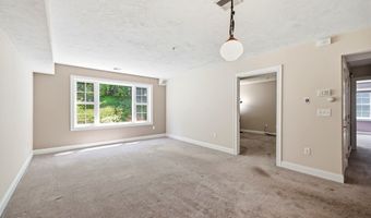 24 Greenleaves Dr 413, Amherst, MA 01002