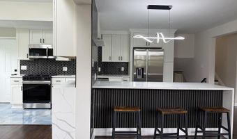 7102 JAYHAWK St, Annandale, VA 22003