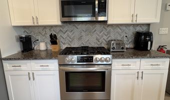 154 8th St A, Belford, NJ 07718