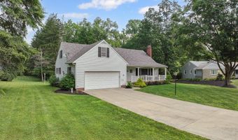 1527 Glenking Ln, Alliance, OH 44601
