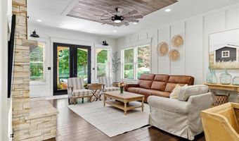 884 Village Brook Ct, Ballwin, MO 63021