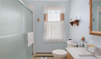19 Bouvier Ave, Lincoln, RI 02838