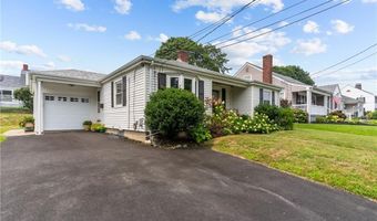 1107 Hope St, Bristol, RI 02809