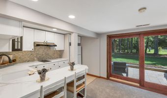 82 Pilgrim Dr, Bedford, NH 03110