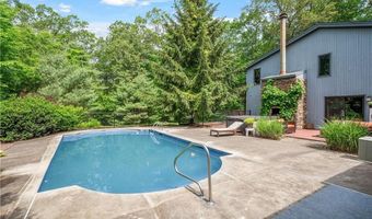 24 Lincoln Dr, North Smithfield, RI 02896