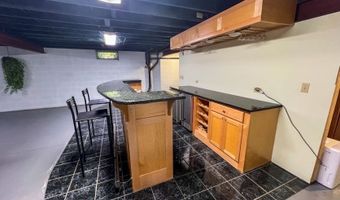 457 E Pioneer Trl, Aurora, OH 44202