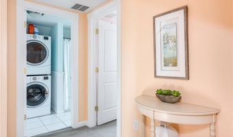 40 Holland St, Newport, RI 02840