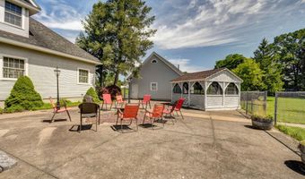 9 University Pl, Amsterdam, NY 12010