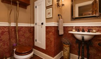2004 SEVEN MEADOWS Ln, Appomattox, VA 24522