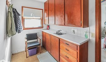 320 S 2Nd St, Albia, IA 52531