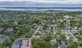 203 Fenner Ave 5, Middletown, RI 02842