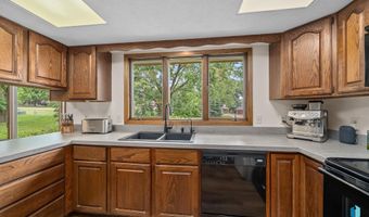 2908 N Oak Rd, Brandon, SD 57005