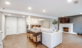 8217 CINDY Ln, Bethesda, MD 20817