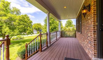 22205 W PINEVIEW Dr, Antioch, IL 60002