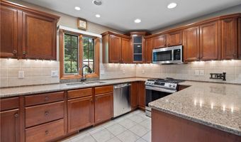 939 Barberry Cir, Amherst, OH 44001
