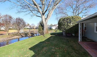 132 Harbor S 132, Amityville, NY 11701