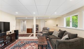 106 Lauri Dr, Charlestown, RI 02813