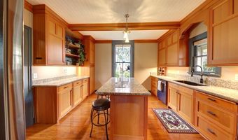369 37th St, Astoria, OR 97103