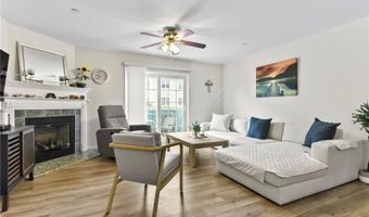 2 Gray Coach Ln 210, Cranston, RI 02921