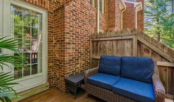2544- D S ARLINGTON MILL Dr, Arlington, VA 22206