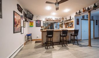 4 Debbie Dr, Altamont, NY 12009