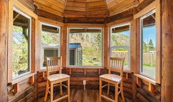 52633 MCKENZIE Hwy, Blue River, OR 97413