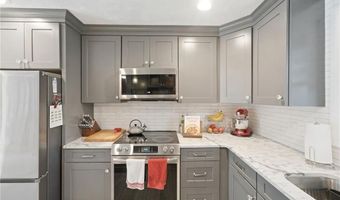 21 Portland St, Lincoln, RI 02838