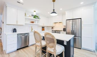 87 Nipmuc Trl B, North Providence, RI 02904